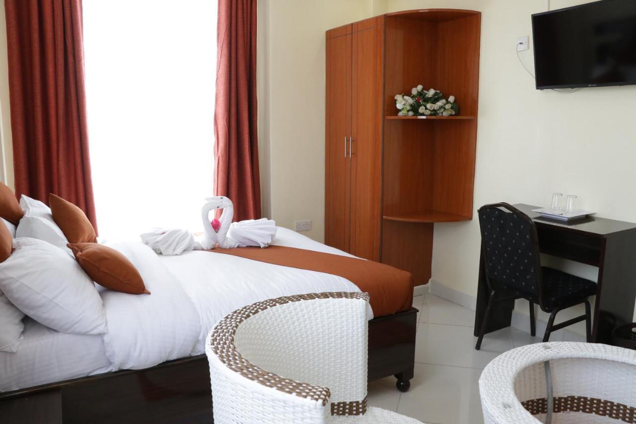 Claire De Lune Moonlight Hotel นาคูรู ภายนอก รูปภาพ