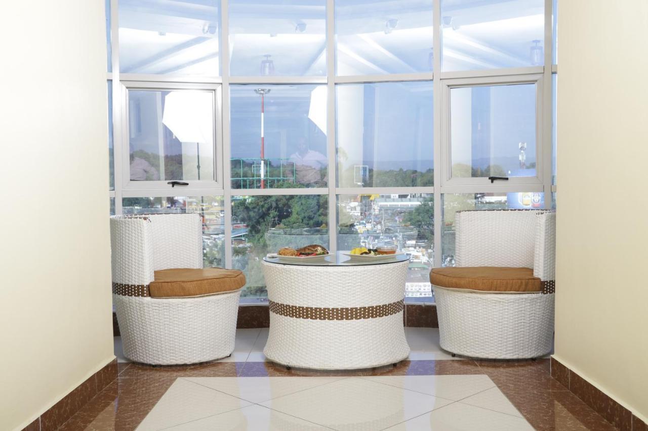 Claire De Lune Moonlight Hotel นาคูรู ภายนอก รูปภาพ